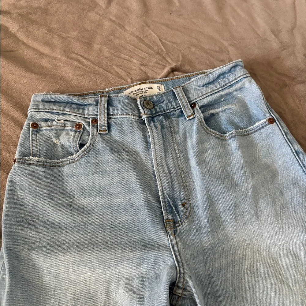 Abercrombie & Fitch Light Blue Ankle Straight High Rise Jeans - Size 2